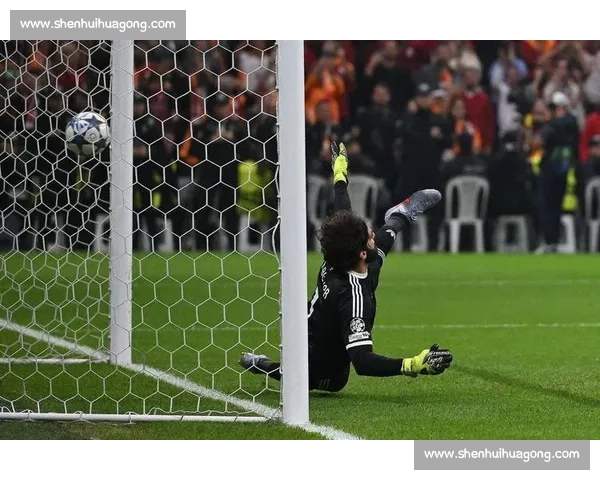 麦卡利斯特揭秘欧冠冲突！登贝莱穿裆嘲讽险酿大祸