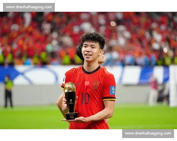 黄希扬点赞国足新星：王钰栋们的未来值得期待